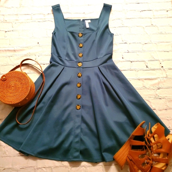 Alya Dresses & Skirts - NWOT Button front sleeveless dress green